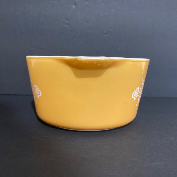 Vintage Pyrex Butterfly Gold 1.5 Quart Baking Casserole Dish No Lid - Picture 3 of 8